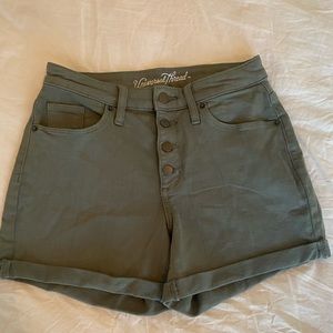 Universal Threads shorts